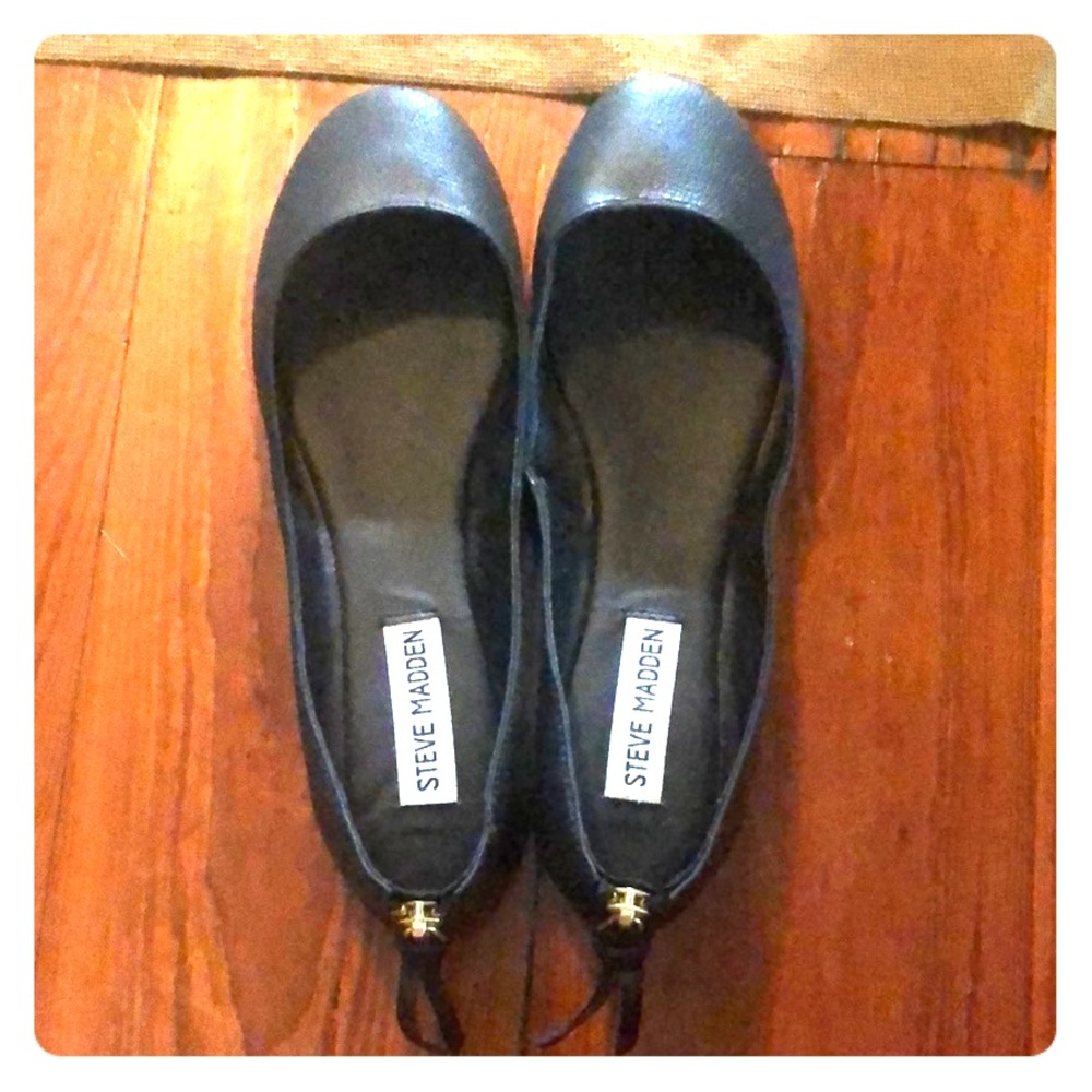 Steve Madden black flats